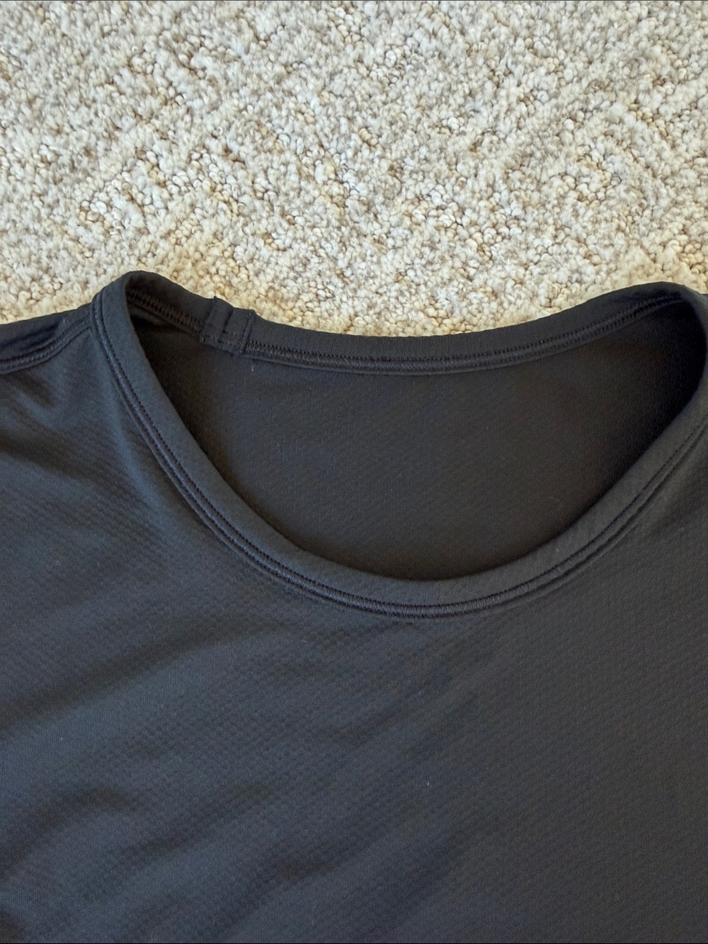 Lululemon Black Short Sleeve Ruched Tee - Picture 2 of 5